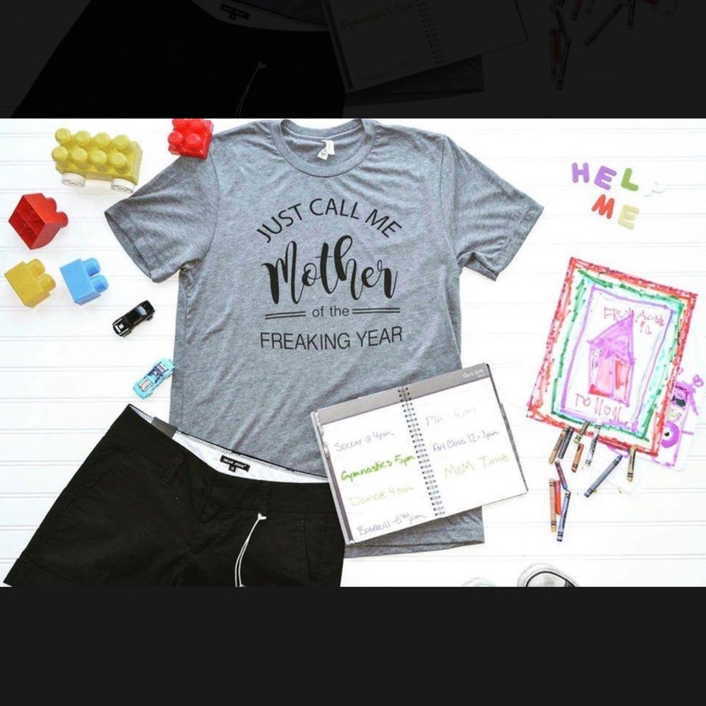 BELLA TEE GRAPHIC TOP